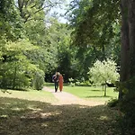 Logis Les Loges Du Parc فندق