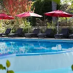 فندق Logis Les Loges Du Parc لاروش بوزيه