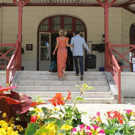 Logis Les Loges Du Parc Hotel