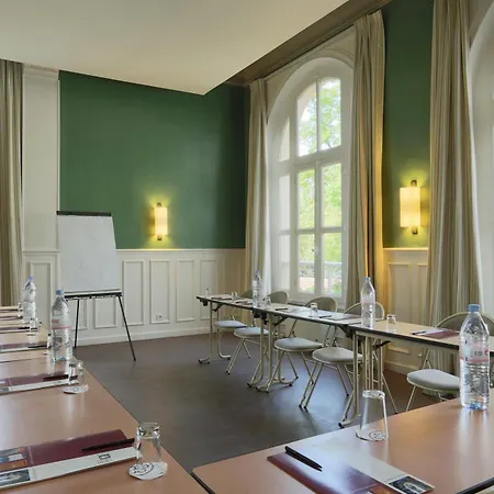 Отель Logis Les Loges Du Parc 4*