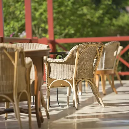 Logis Les Loges Du Parc 호텔