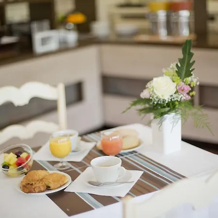 Hotel Logis Les Loges Du Parc