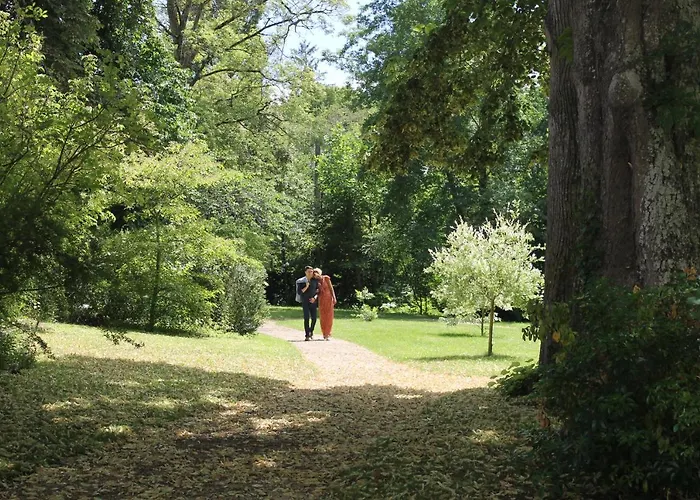 Logis Les Loges Du Parc Hotel