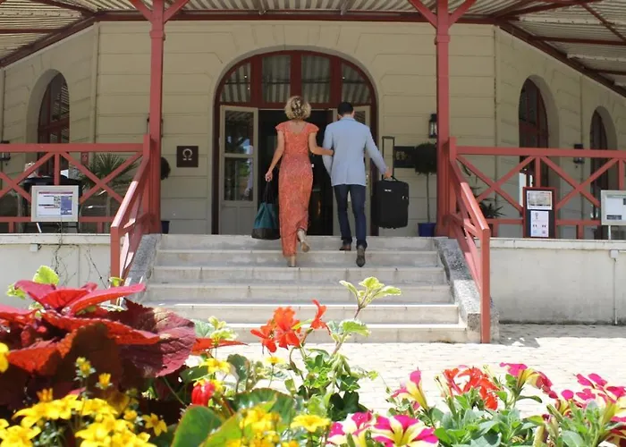 Logis Les Loges Du Parc Hotel