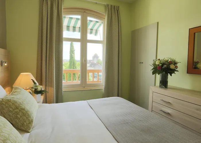 Logis Les Loges Du Parc Hotel