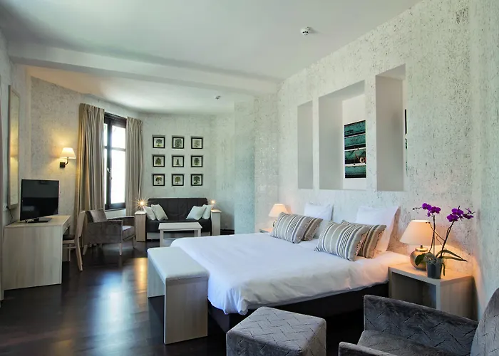 Logis Les Loges Du Parc Hotel