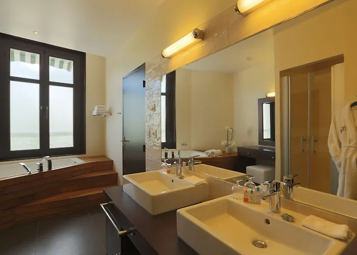 Logis Les Loges Du Parc Hotel