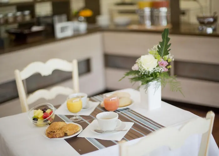 Hotel Logis Les Loges Du Parc